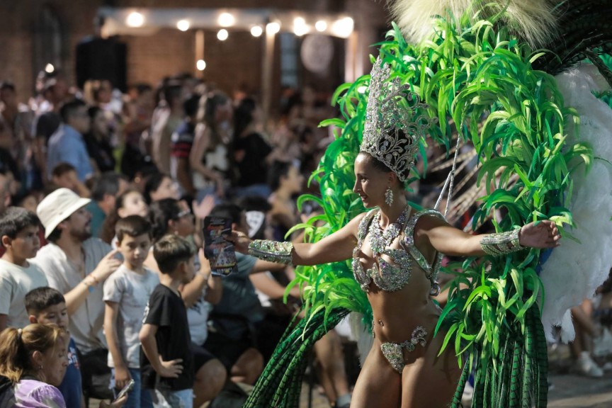Santa Elena brilló en la “Noche de las Ciudades: Carnaval” en Paraná
